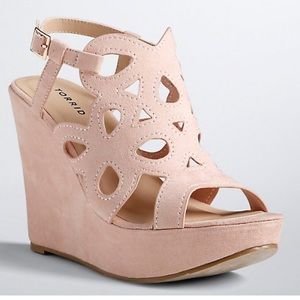 SCALLOP PLATFORM WEDGES (WIDE WIDTH)